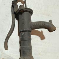 Pompa a mano vintage 