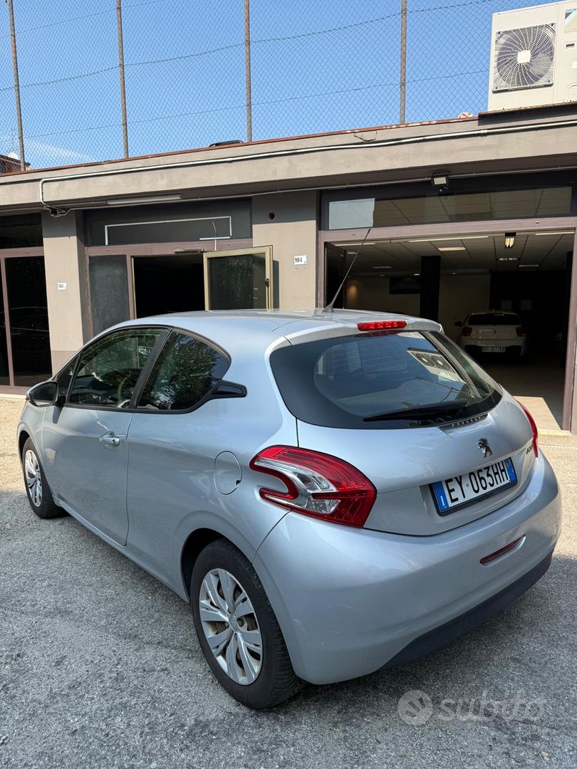 Peugeot 208 2015 photo 5
