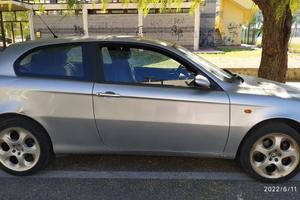 Alfa Romeo 147 twins park