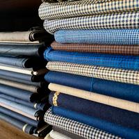 Tagli stoffa pregiata abiti, giacche, pantaloni.