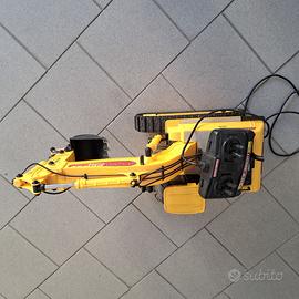 Escavatore filoguidato a batteria