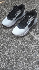 Scarpe da basket Under Armour Taglia 39 come nuove