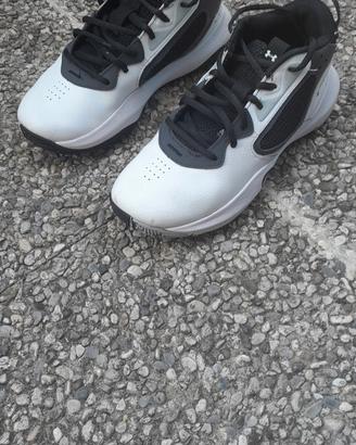 Scarpe da basket Under Armour Taglia 39 come nuove