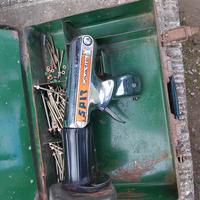 spara chiodi con cartucce