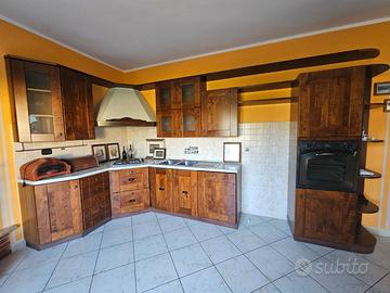 cucina in legno buono