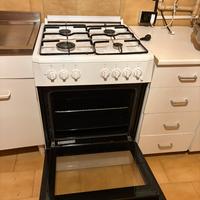 Cucina a gas 4 fuochi forno elettrico