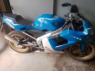 Moto Suzuki