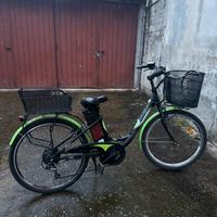 Bici con pedalata assistita