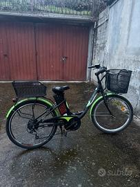 Bici con pedalata assistita