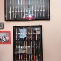 56 orologi SWATCH con 2 vetrine 