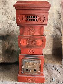 Stufa a legna in pietra cotta.