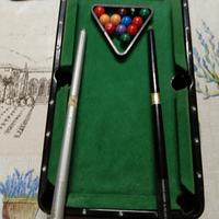 mini biliardo con stecche e palle
