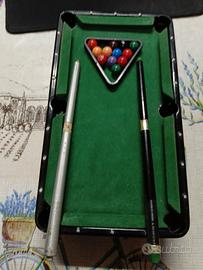 mini biliardo con stecche e palle