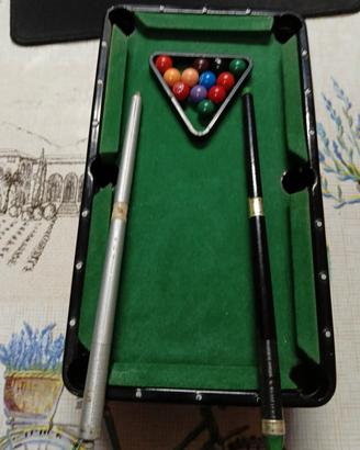 mini biliardo con stecche e palle
