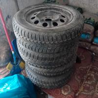 4 gomme 185 65 r15 con cerchi