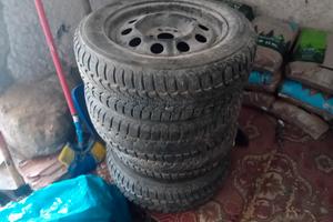 4 gomme 185 65 r15 con cerchi