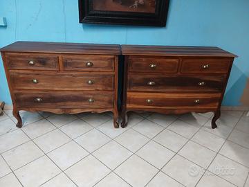 Coppia di cassettoni in noce