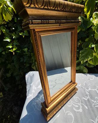 Specchio con cornice color oro