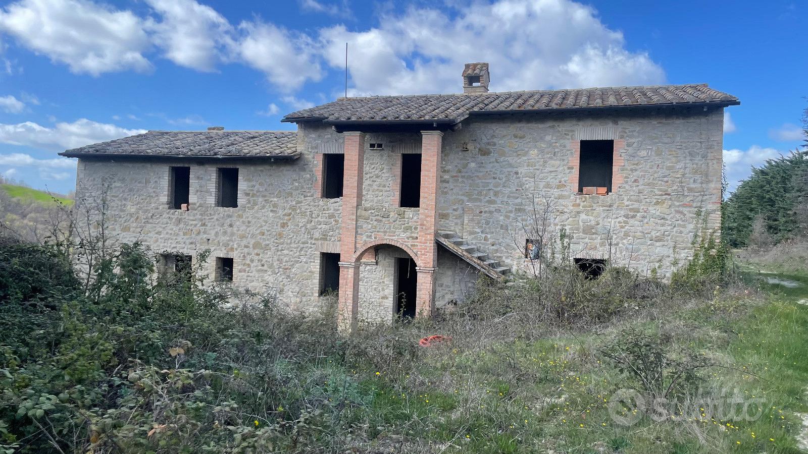 Azienda agricola di 62 Ha con casale e stalla - Vista 2
