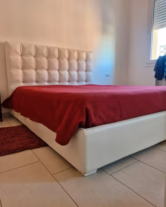 Materasso e letto matrimoniale 