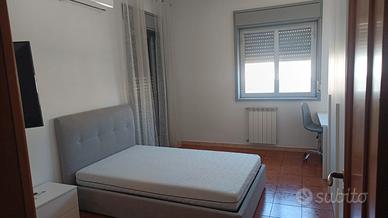 Locasi camere arredate a studentesse