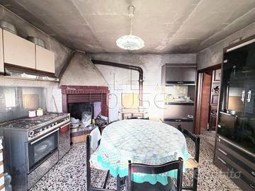 Casa indipendente di 105 m² con 3 locali e box aut