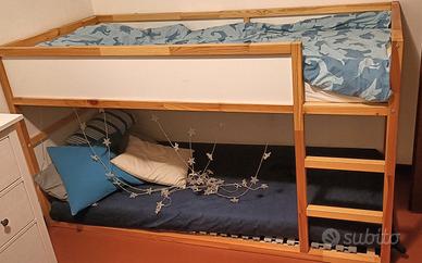 kura: letto, 2 materassi, 2 doghe e tenda