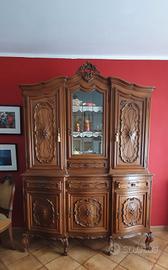 Elegante sala in noce massello barocco piemontese