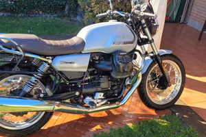 Moto Guzzi v7 850 IV special centenario