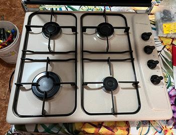 Piano cottura con coperchio