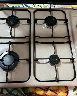 Piano cottura con coperchio