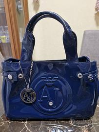 ARMANI, borsa in pelle lucida colore blu