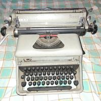 Macchina da scrivere marca Everest, modello S.T