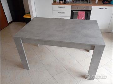 Tavolo allungabile grigio cemento