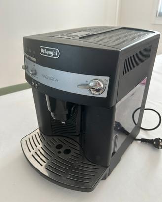 Macchina caffè delonghi magnifica