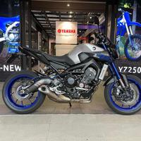 YAMAHA MT-09 .