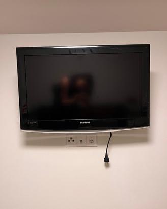 TV Samsung LCD 32”