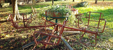 giostra in ferro vintage