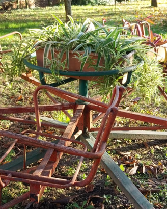 giostra in ferro vintage