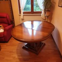 Tavolo in stile con 6 sedie
