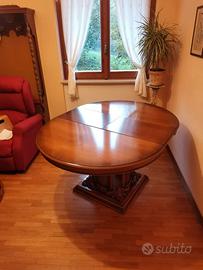 Tavolo in stile con 6 sedie