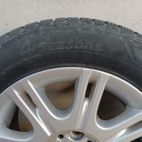 Set gomme 4 stagioni con cerchi in lega