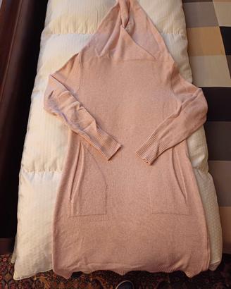 Abito in lana rosa con cappuccio