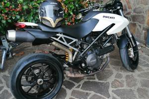 Ducati Hypermotard 796