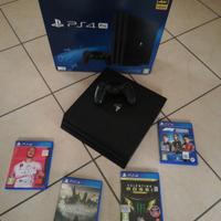 Play Station 4 Pro e giochi, vendibili separati.