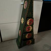 Mobiletto a piramide