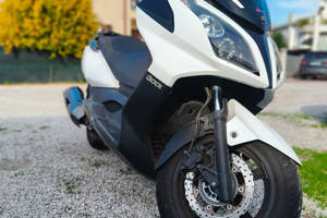 Kymco downtown 300i