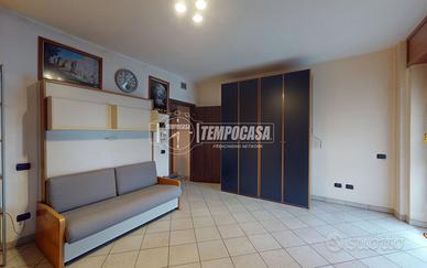 AMPIO MONOLOCALE! VILLAGGIO IPPICO!