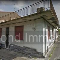 Casa singola da ristrutturare con terreno a Giarre