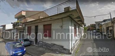 Casa singola da ristrutturare con terreno a Giarre